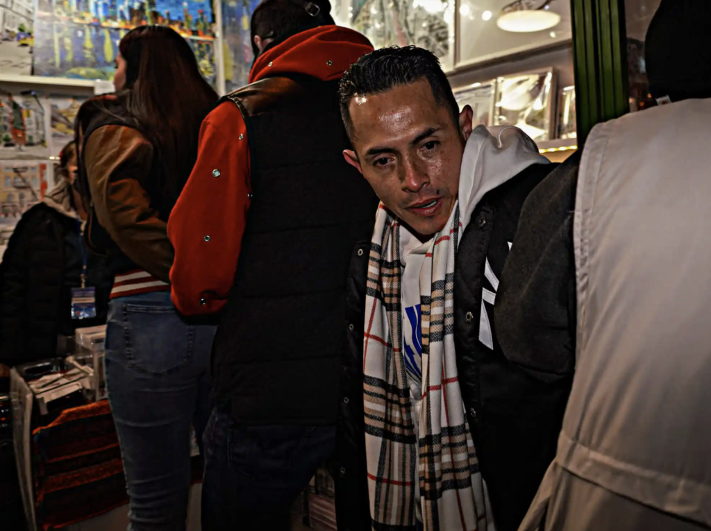 纽约警察局称,特警队抓获的扒手中,超过一半是惯犯。 截屏2025 12 22 下午12.16.20